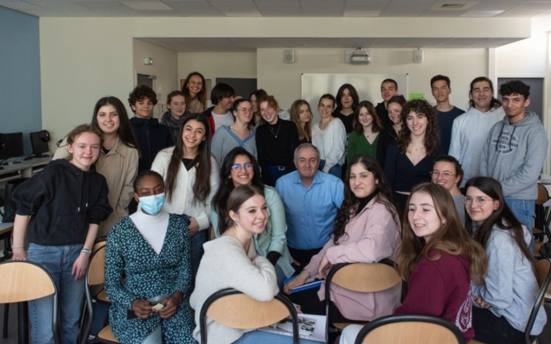 Lionel Derimais photojournaliste rencontre la classe de 1e LLCE3